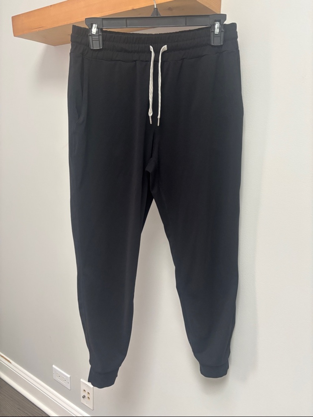 Vuori women’s Black  Sunday Joggers with White Drawstring